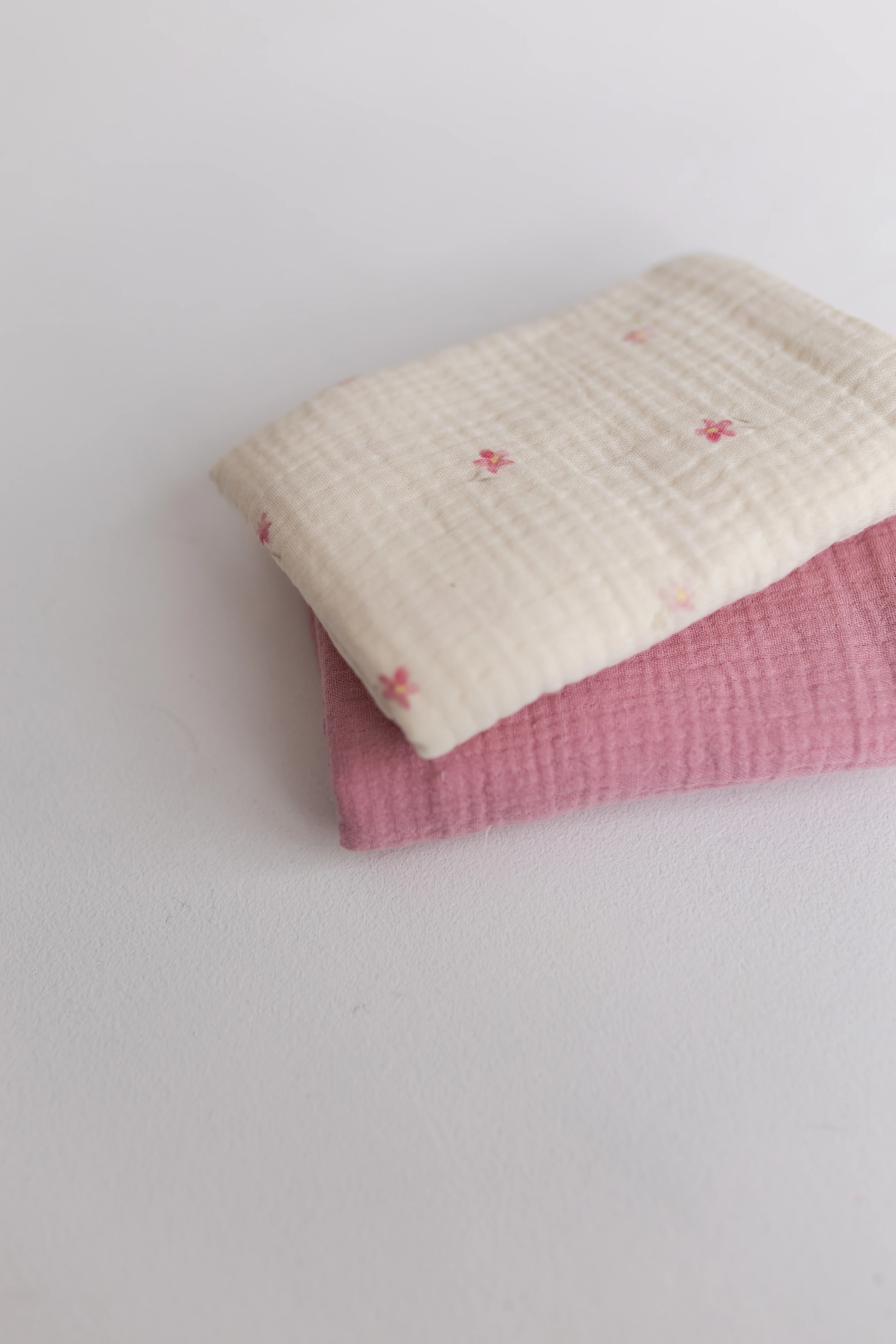 Midi Pink Flora & Raspberry - zestaw midi pieluszek muślinowych - Image 3
