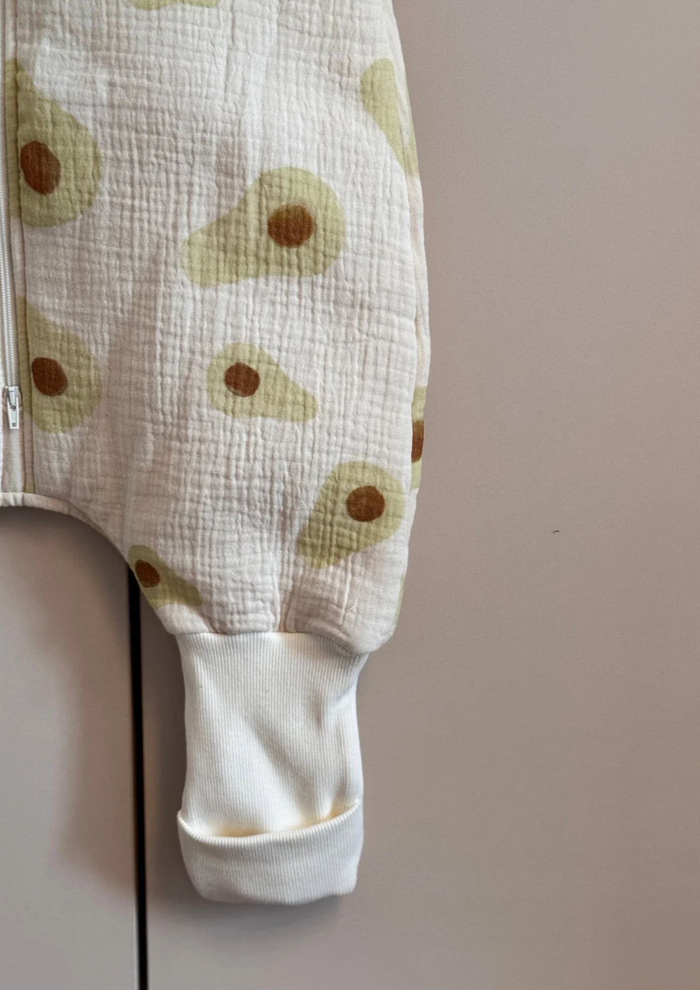 Muślinowy śpiworek z nogawkami - Avocado - Image 4